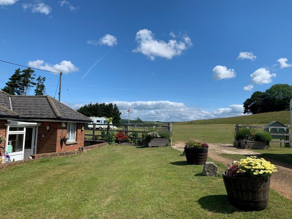 Queen Bower Farm Lodge Alverstone  Exterior photo