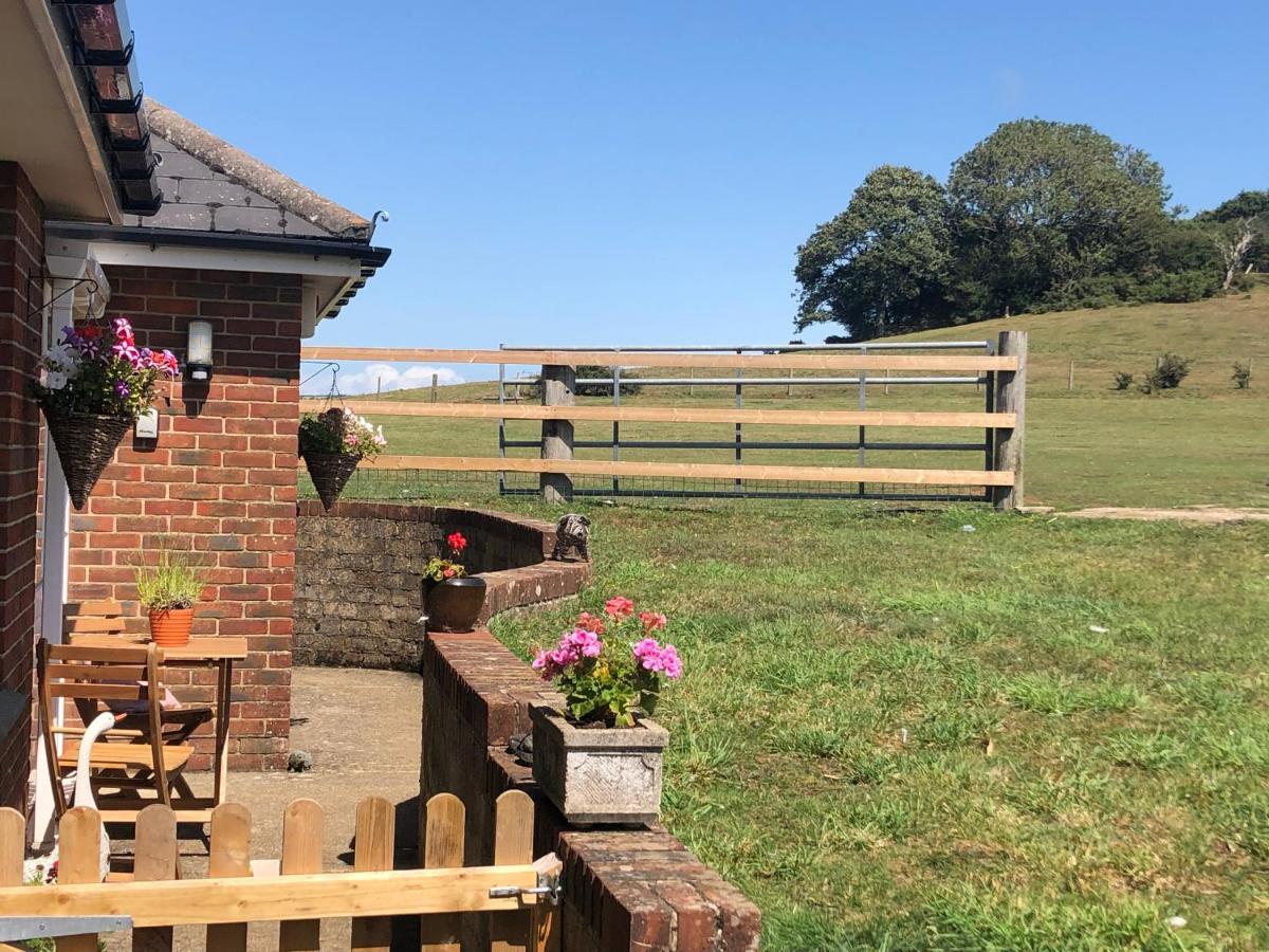 Queen Bower Farm Lodge Alverstone  Exterior photo