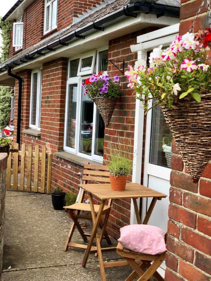 Queen Bower Farm Lodge Alverstone  Exterior photo