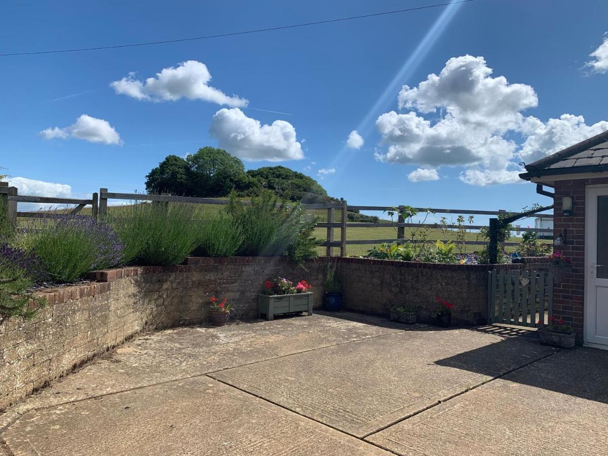 Queen Bower Farm Lodge Alverstone  Exterior photo