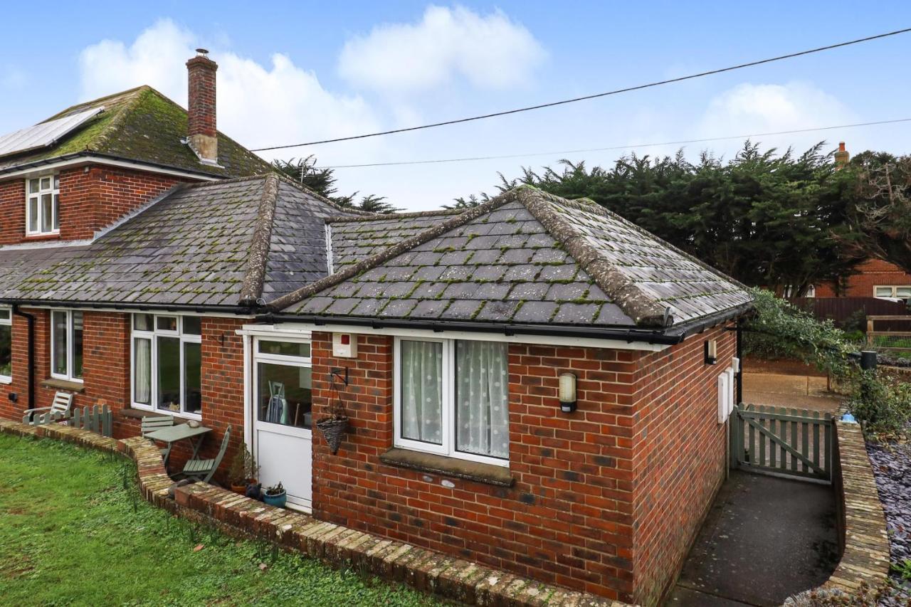 Queen Bower Farm Lodge Alverstone  Exterior photo