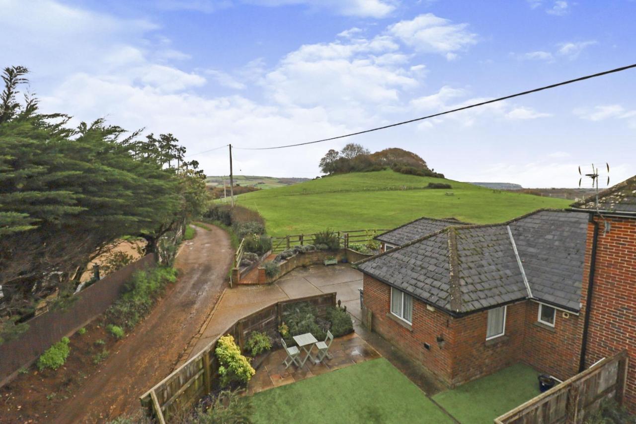 Queen Bower Farm Lodge Alverstone  Exterior photo