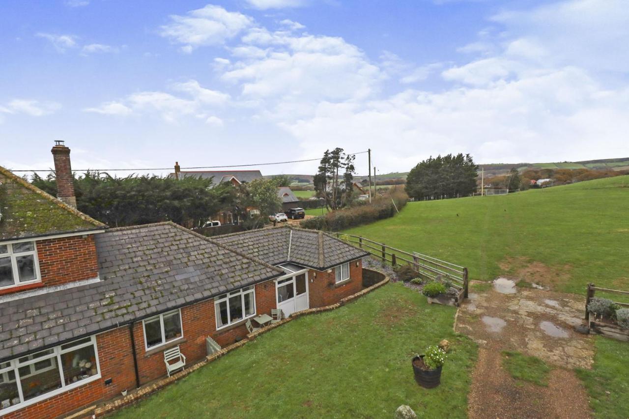 Queen Bower Farm Lodge Alverstone  Exterior photo